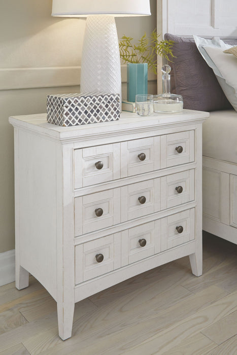 Heron Cove - Relaxed Traditional Chalk White Three Drawer Nightstand - Chalk White