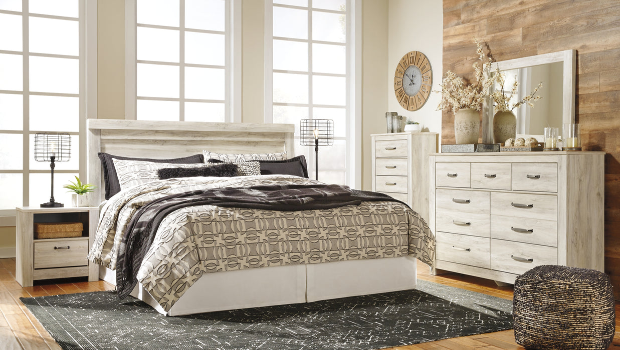 Bellaby Queen Panel Bed with 2 Nightstands