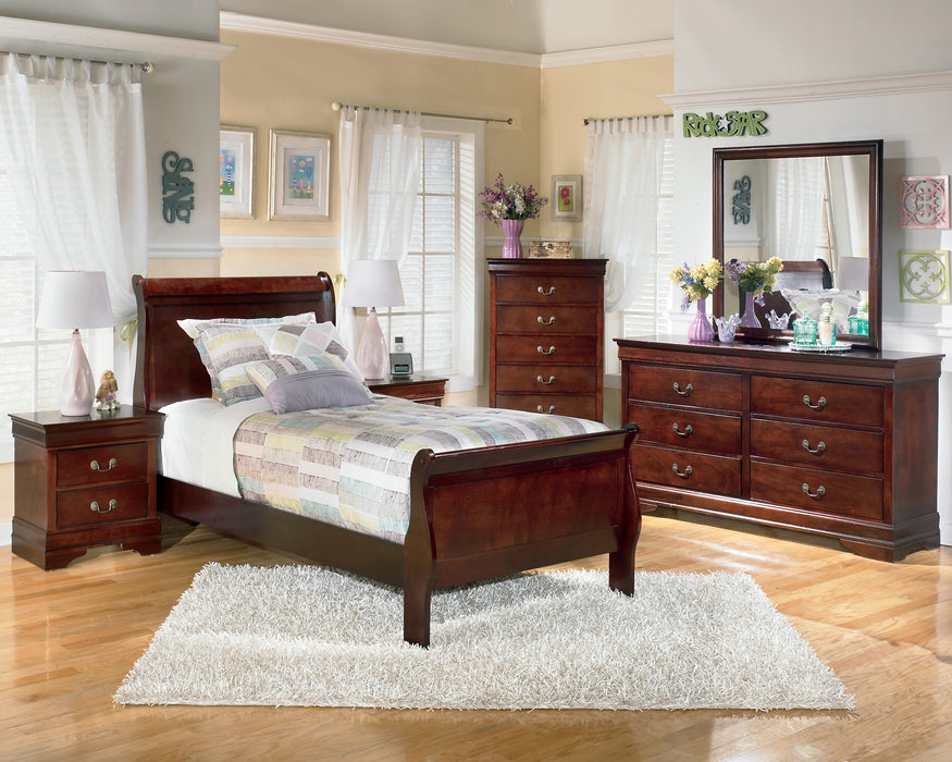 Alisdair  Sleigh Bed With Mirrored Dresser, Chest And Nightstand