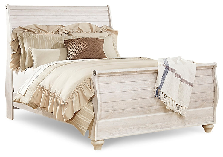Willowton Queen Sleigh Bed with Mirrored Dresser and Nightstand