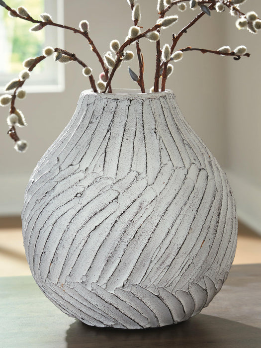 Shelvie Vase