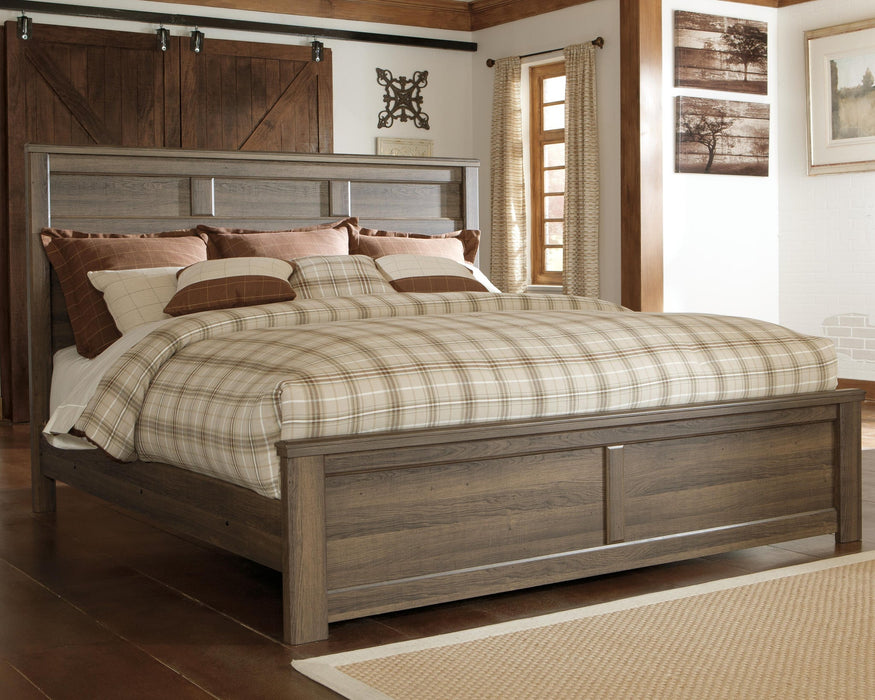 Juararo King Panel Bed with Mirrored Dresser