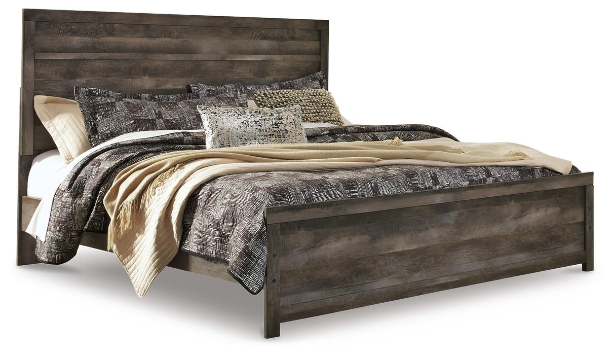 Wynnlow King Panel Bed with Mirrored Dresser and Nightstand
