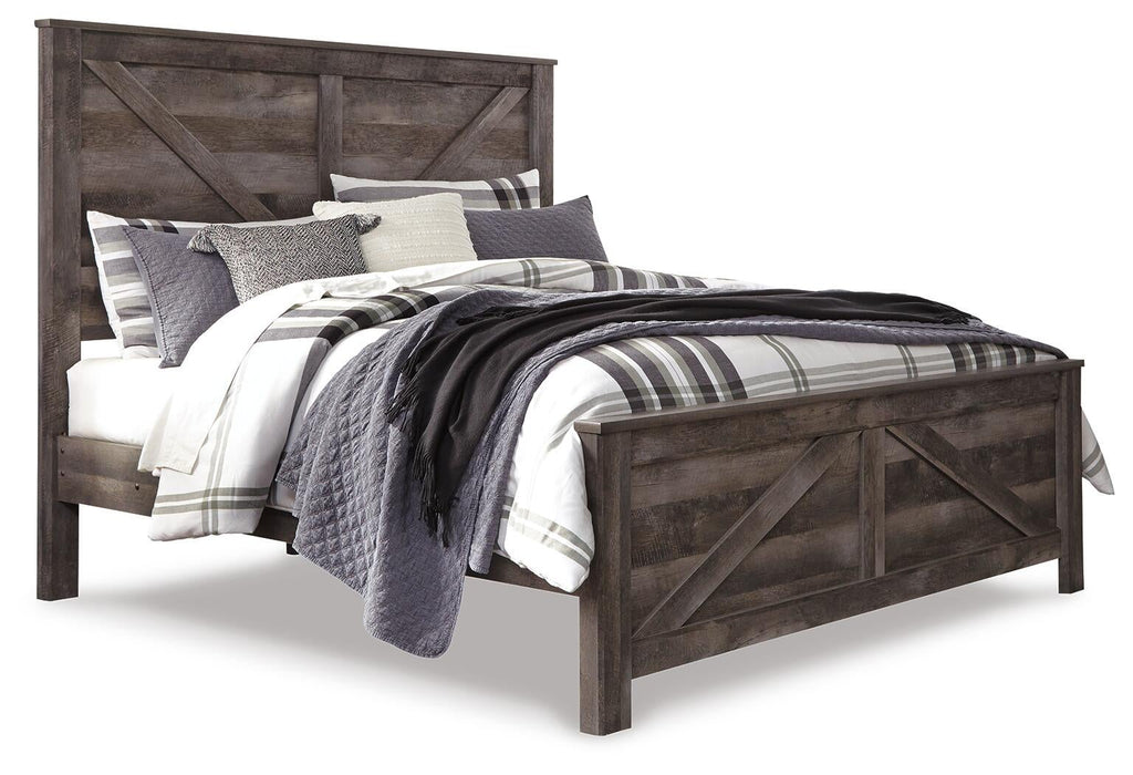 Wynnlow King Crossbuck Panel Bed with Mirrored Dresser, Chest and Nightstand