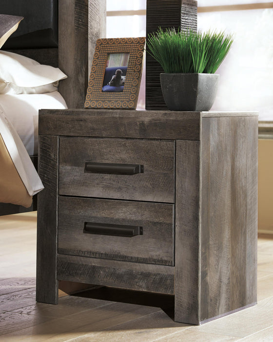 Wynnlow Queen Panel Bed with Mirrored Dresser and Nightstand