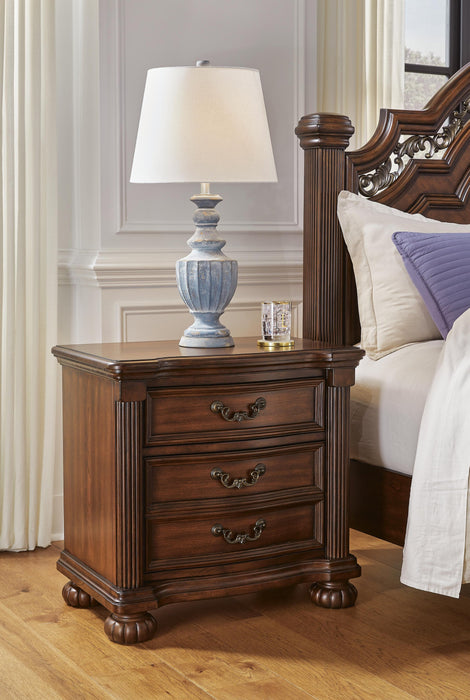 Lavinton Queen Poster Bed with Mirrored Dresser and Nightstand