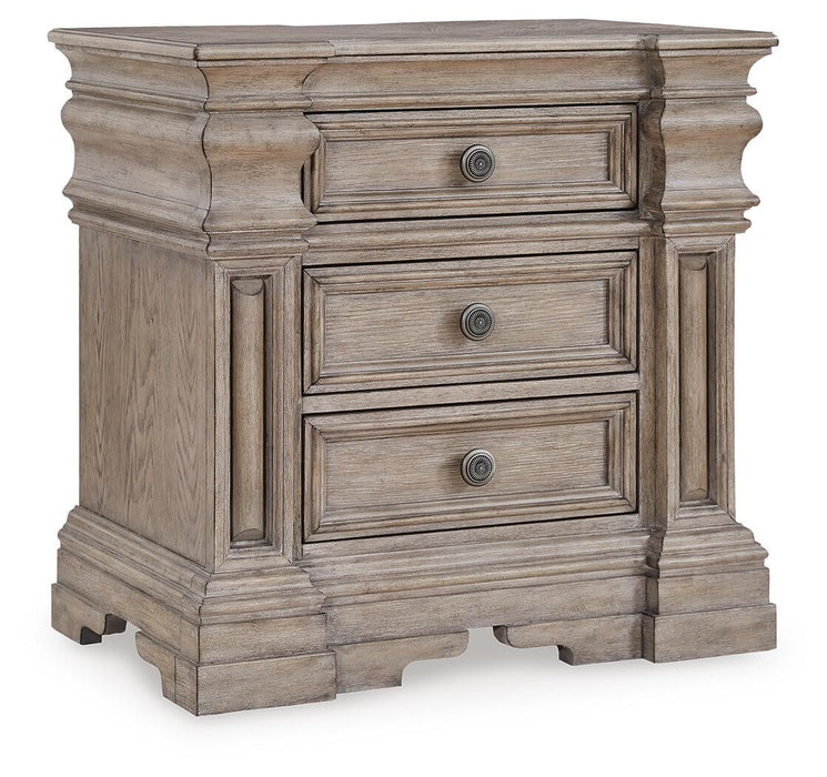 Blairhurst California King Panel Bed with Mirrored Dresser and Nightstand