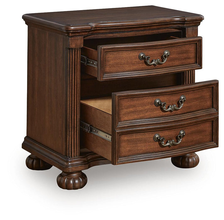 Lavinton California King Poster Bed with Mirrored Dresser and Nightstand