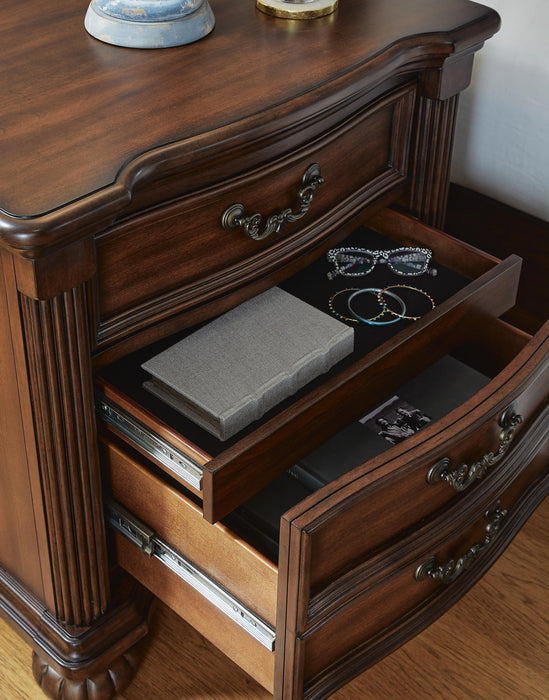 Lavinton California King Poster Bed with Mirrored Dresser and Nightstand