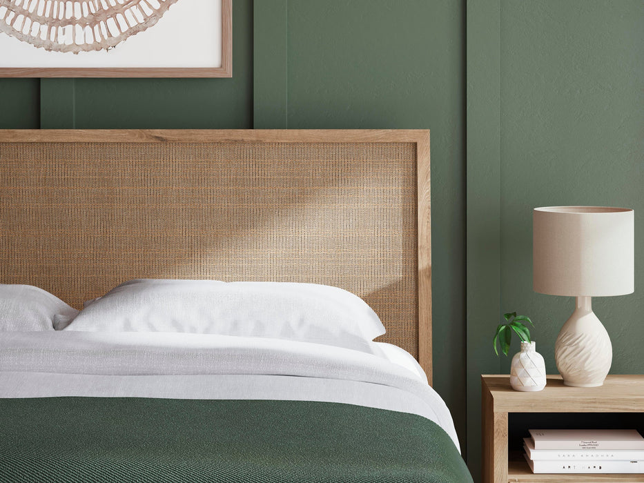Cielden King Panel Bed with Mirrored Dresser