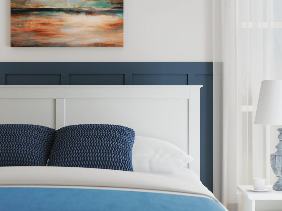 Bostwick Shoals King Panel Bed, Dresser, Mirror and Nightstand