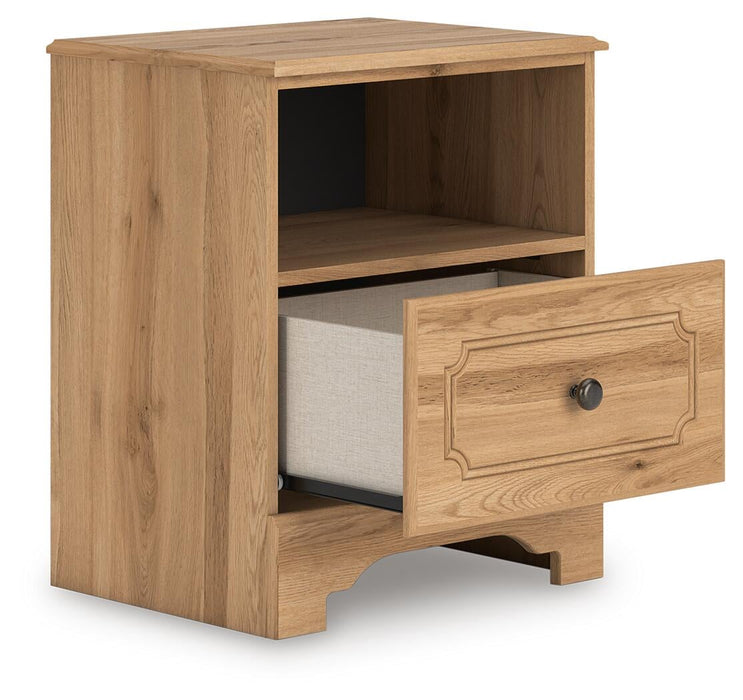 Galletyn King Panel Bed with Mirrored Dresser and Nightstand
